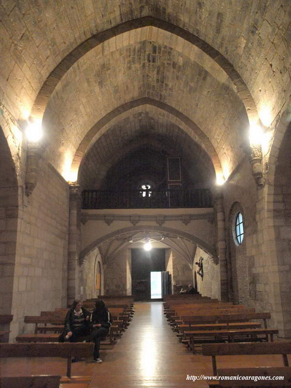 INTERIOR HACIA LOS PIES. CORO ALTO.